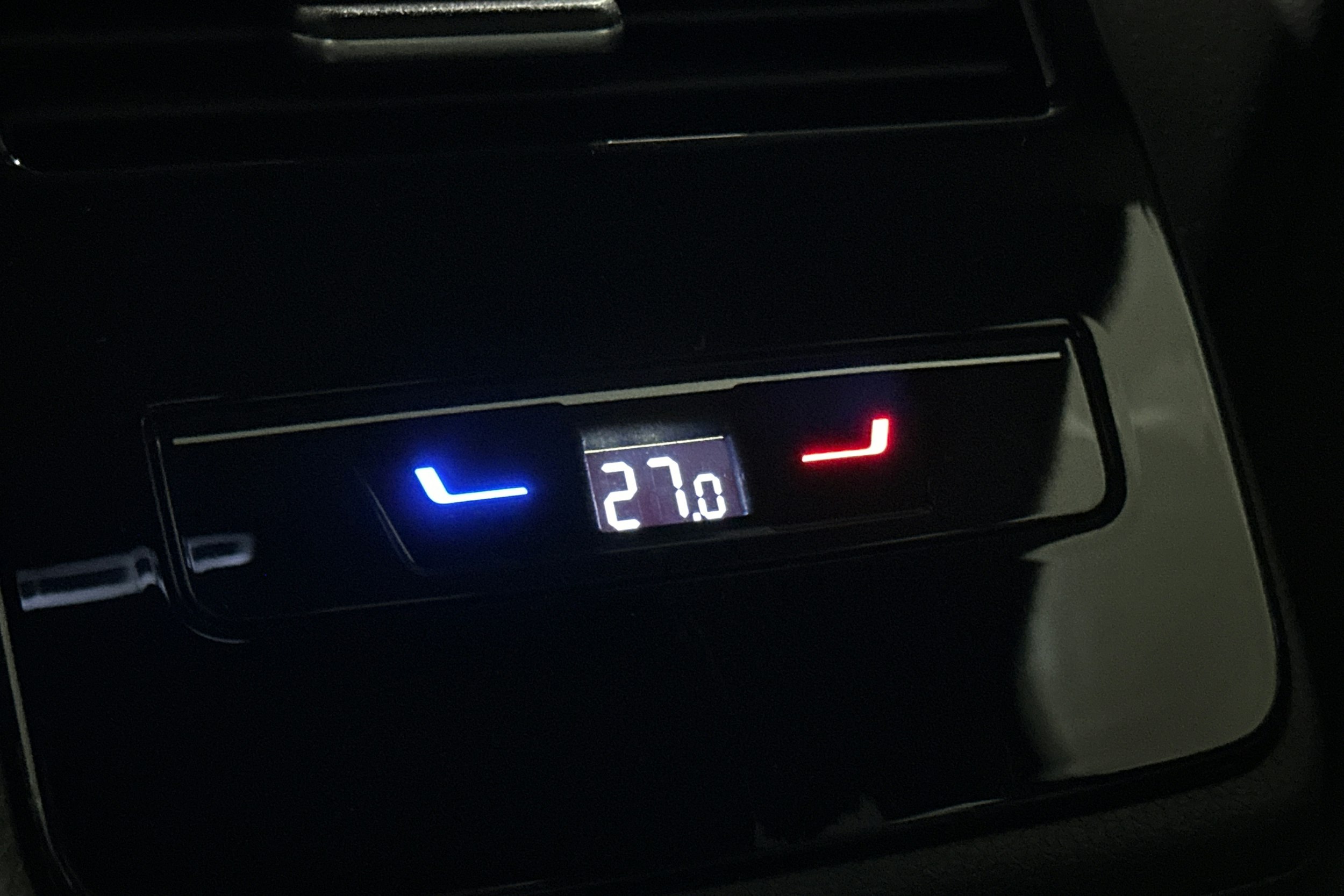 sininen Volkswagen ID.7 2025 kuva 14.