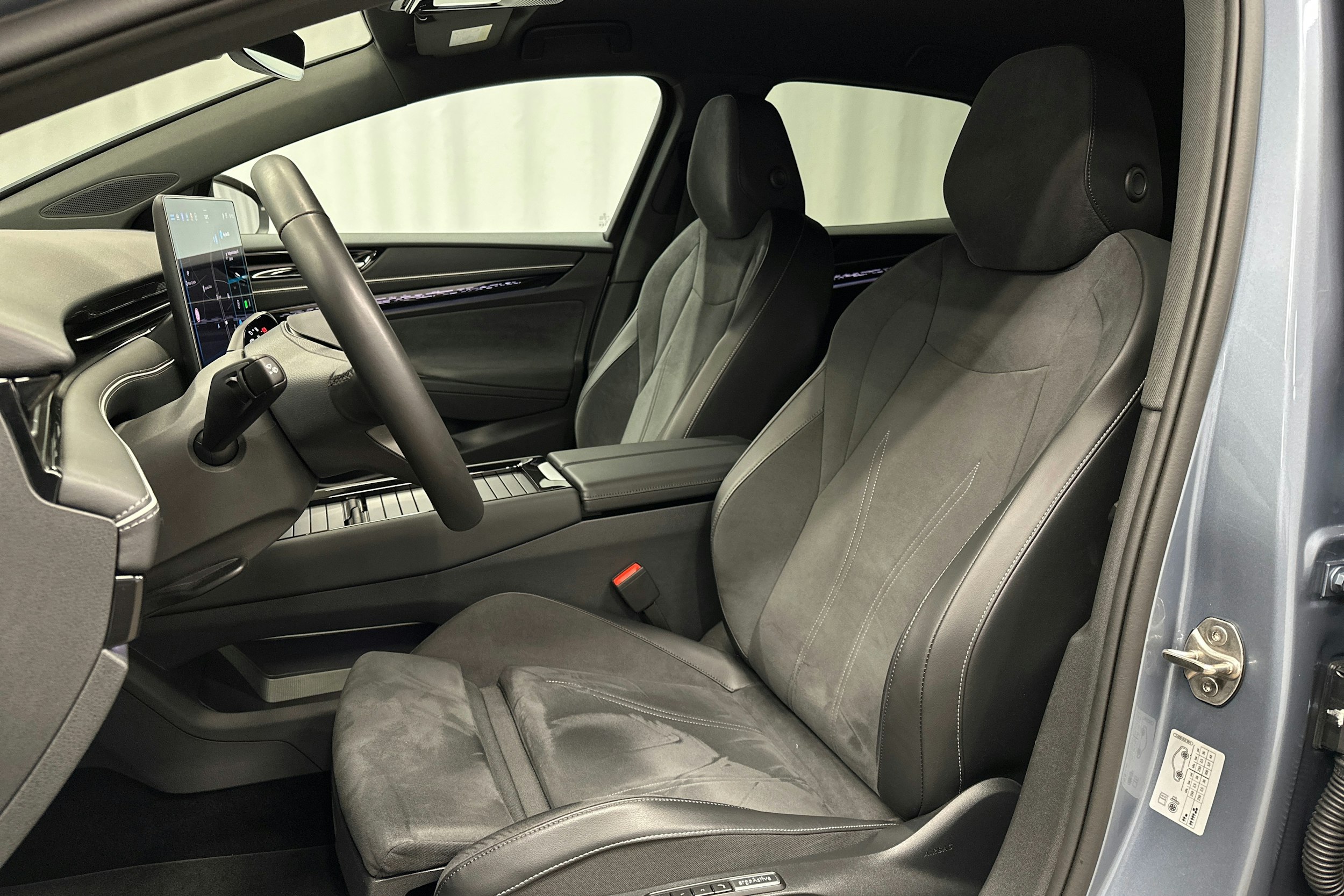 sininen Volkswagen ID.7 2025 kuva 15.