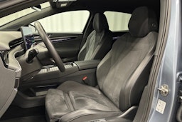 sininen Volkswagen ID.7 2025 kuva 15.