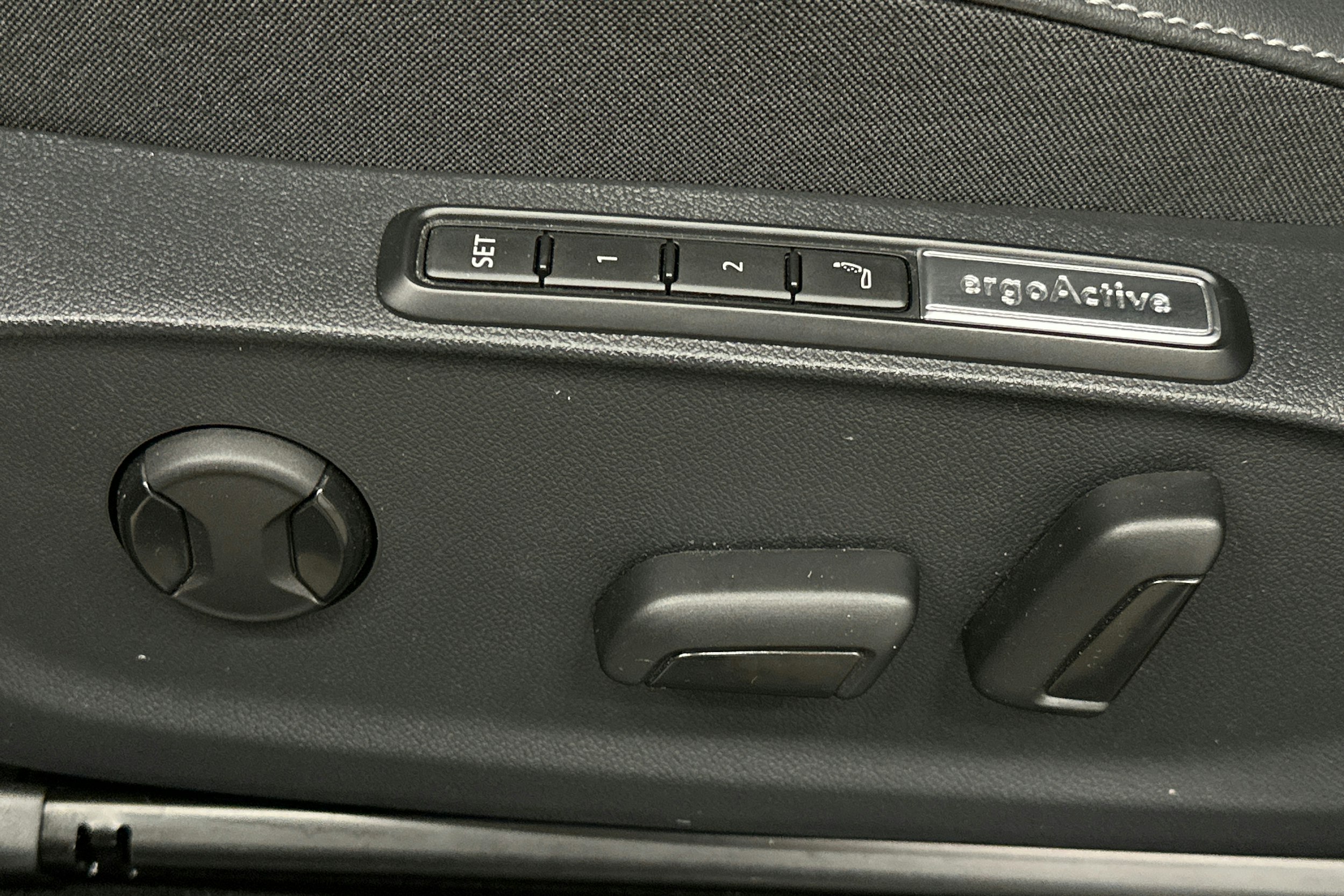 sininen Volkswagen ID.7 2025 kuva 16.