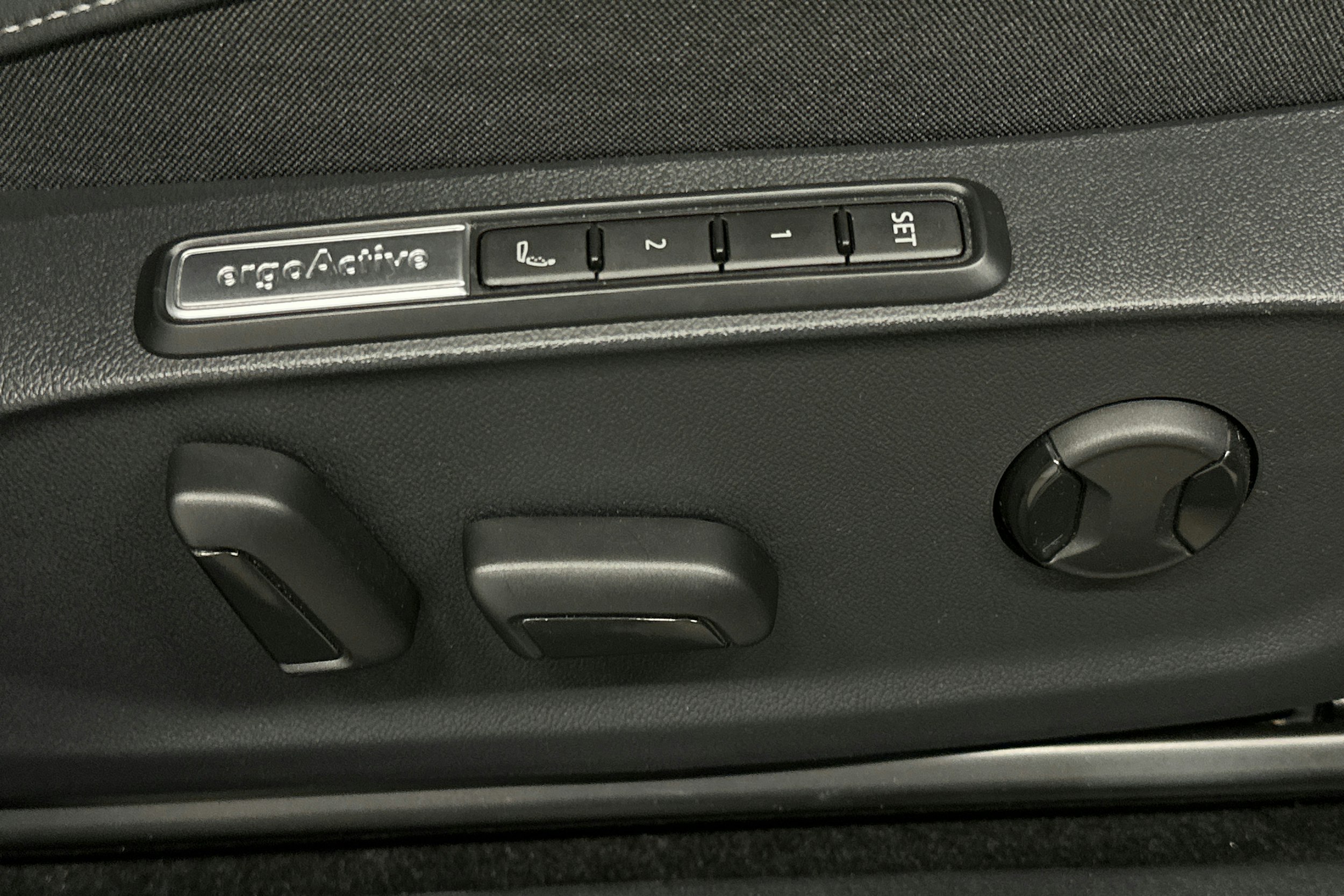 sininen Volkswagen ID.7 2025 kuva 17.