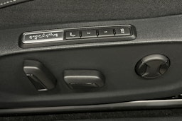 sininen Volkswagen ID.7 2025 kuva 17.