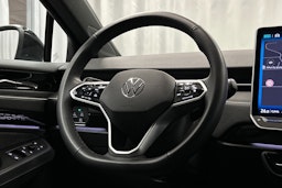 sininen Volkswagen ID.7 2025 kuva 18.