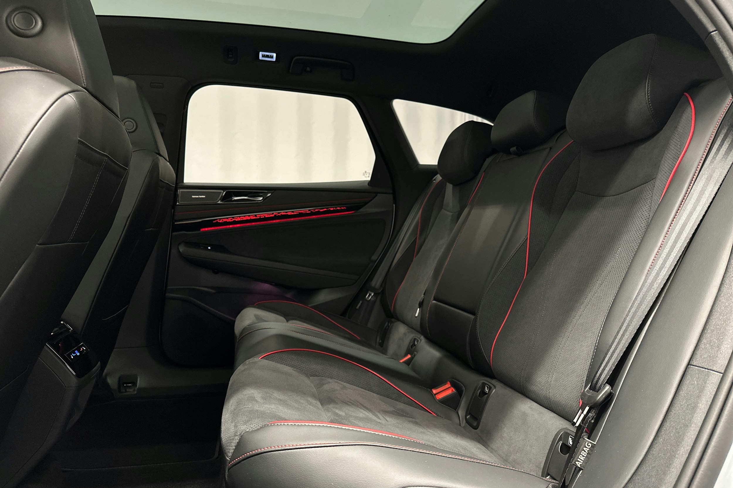 harmaa Volkswagen ID.7 2025 kuva 10.