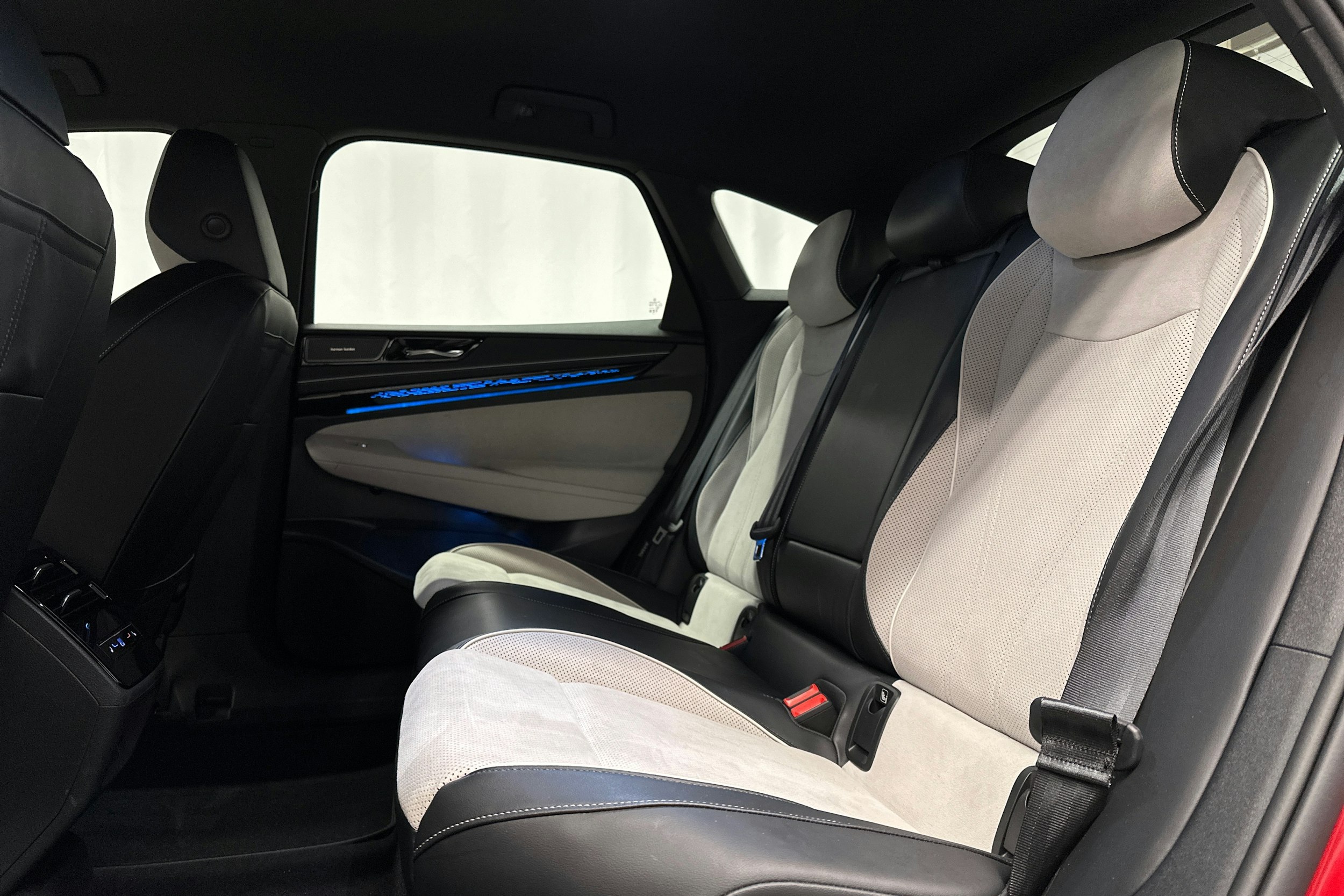 punainen Volkswagen ID.7 2025 kuva 10.