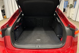 punainen Volkswagen ID.7 2025 kuva 14.