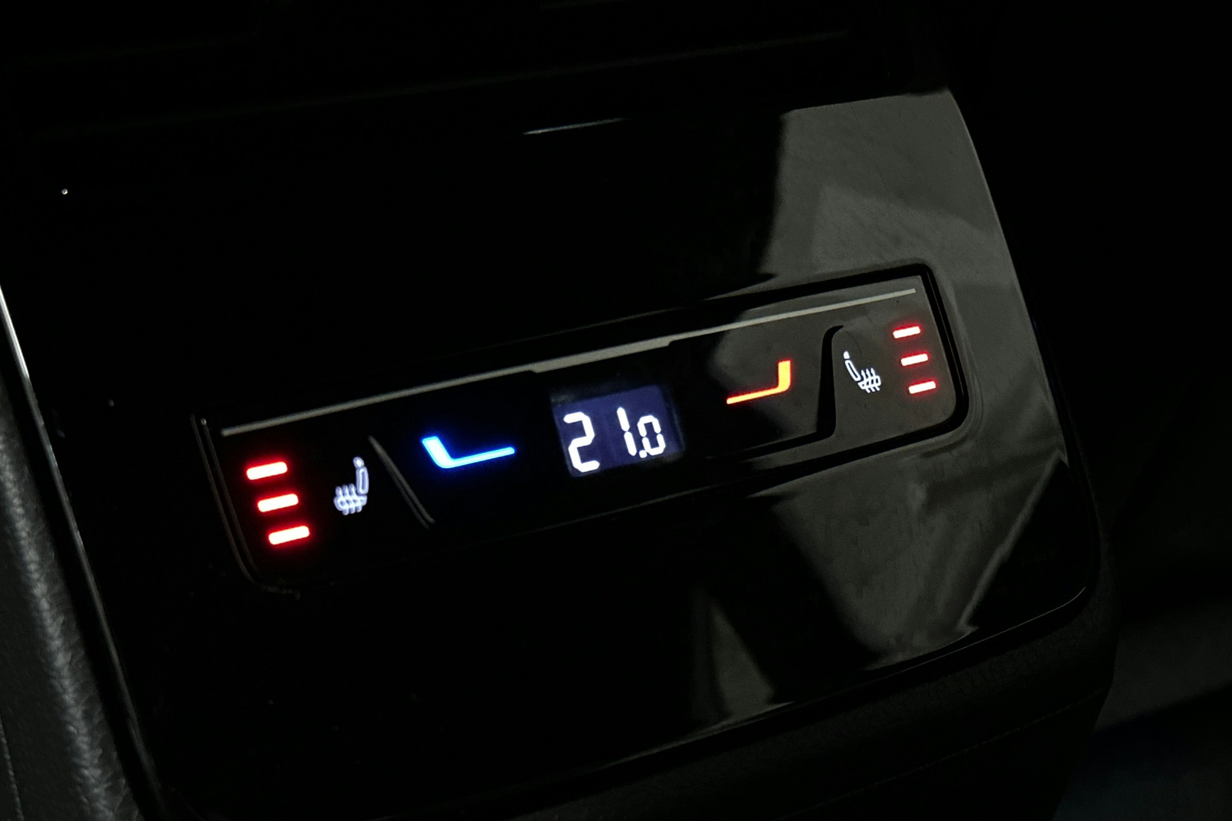 punainen Volkswagen ID.7 2025 kuva 16.