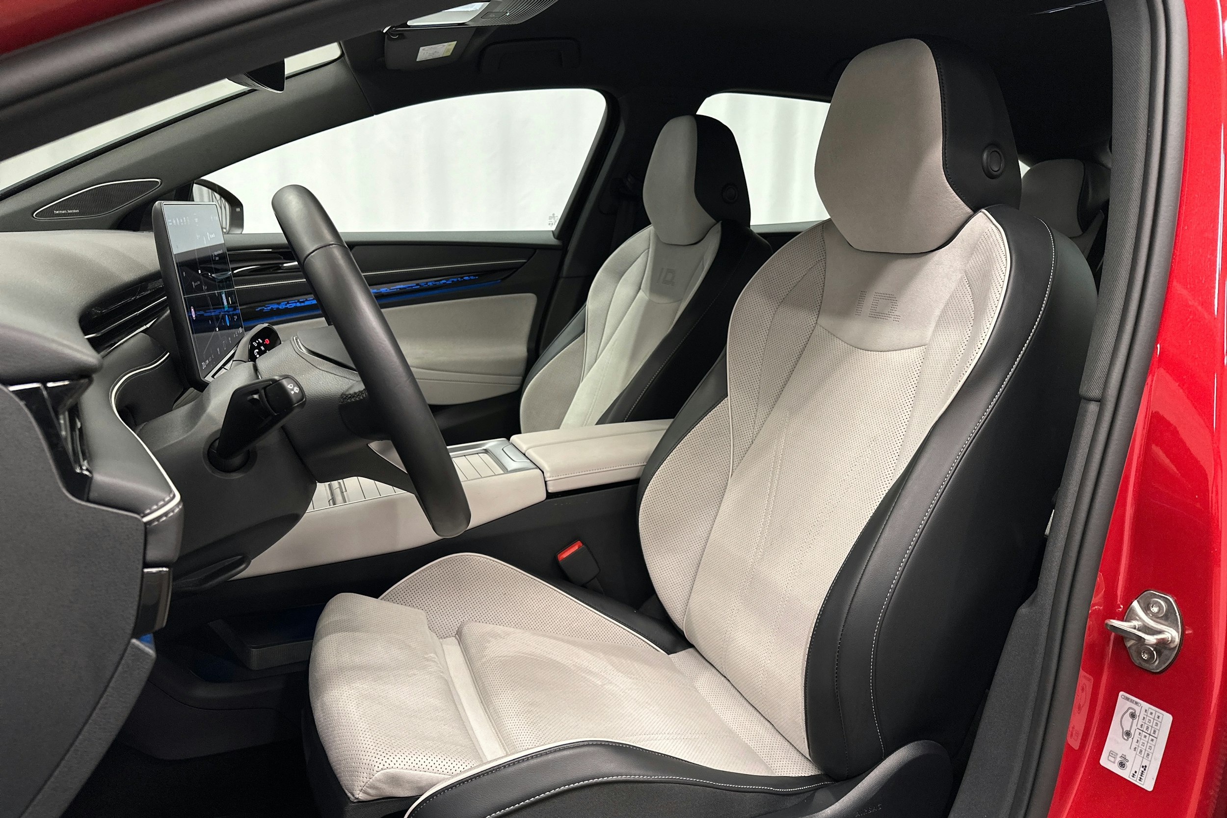 punainen Volkswagen ID.7 2025 kuva 17.