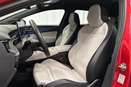 punainen Volkswagen ID.7 2025 kuva 17.