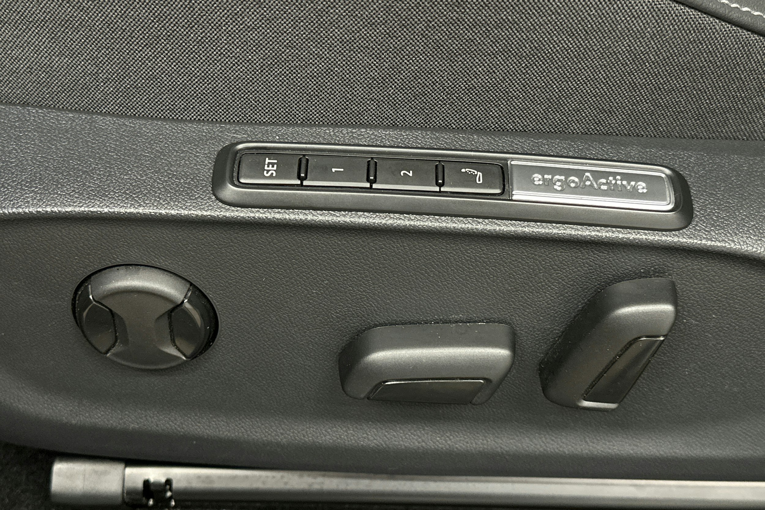 punainen Volkswagen ID.7 2025 kuva 18.