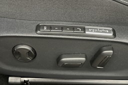 punainen Volkswagen ID.7 2025 kuva 18.