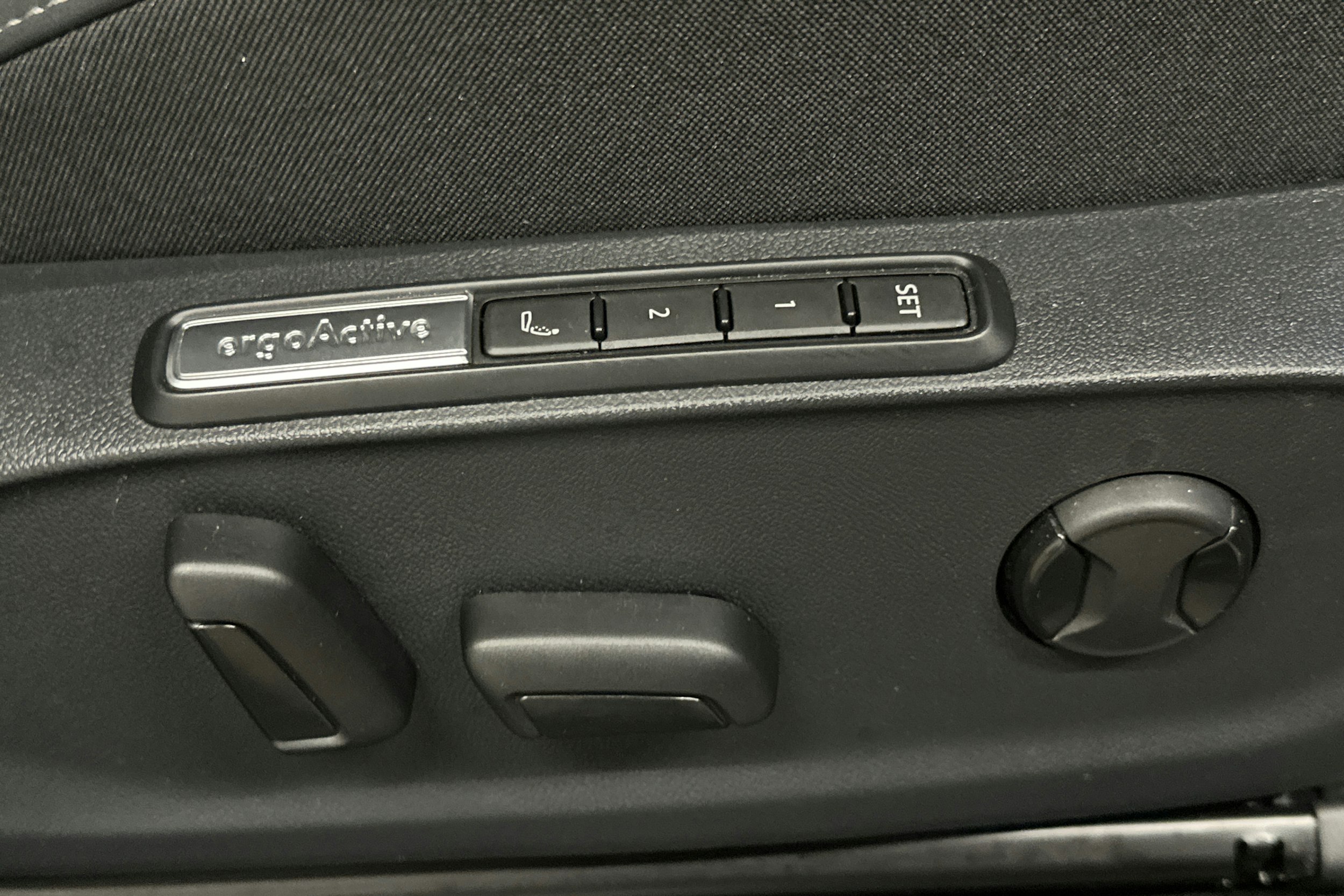 punainen Volkswagen ID.7 2025 kuva 19.