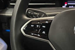 punainen Volkswagen ID.7 2025 kuva 21.