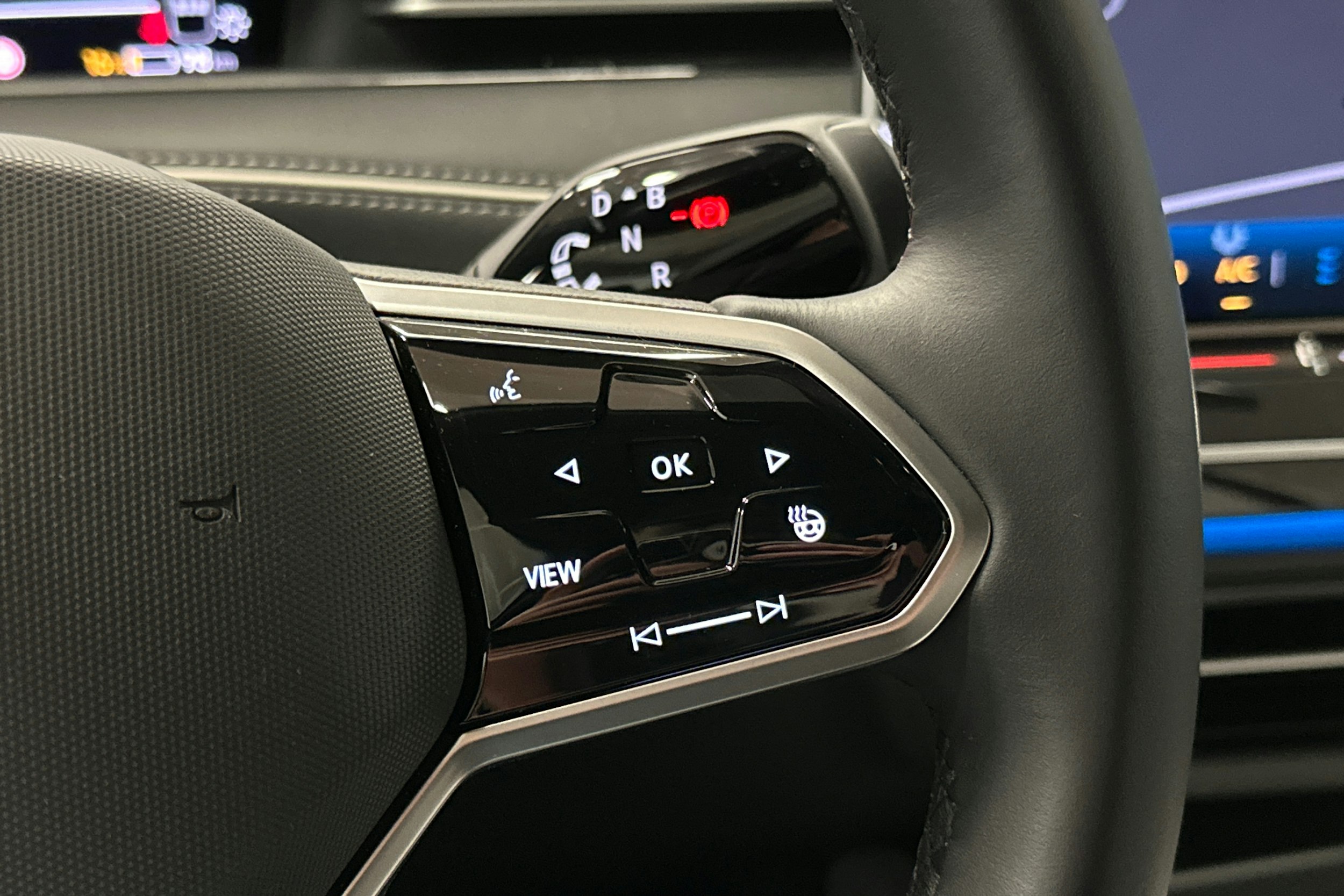 punainen Volkswagen ID.7 2025 kuva 22.