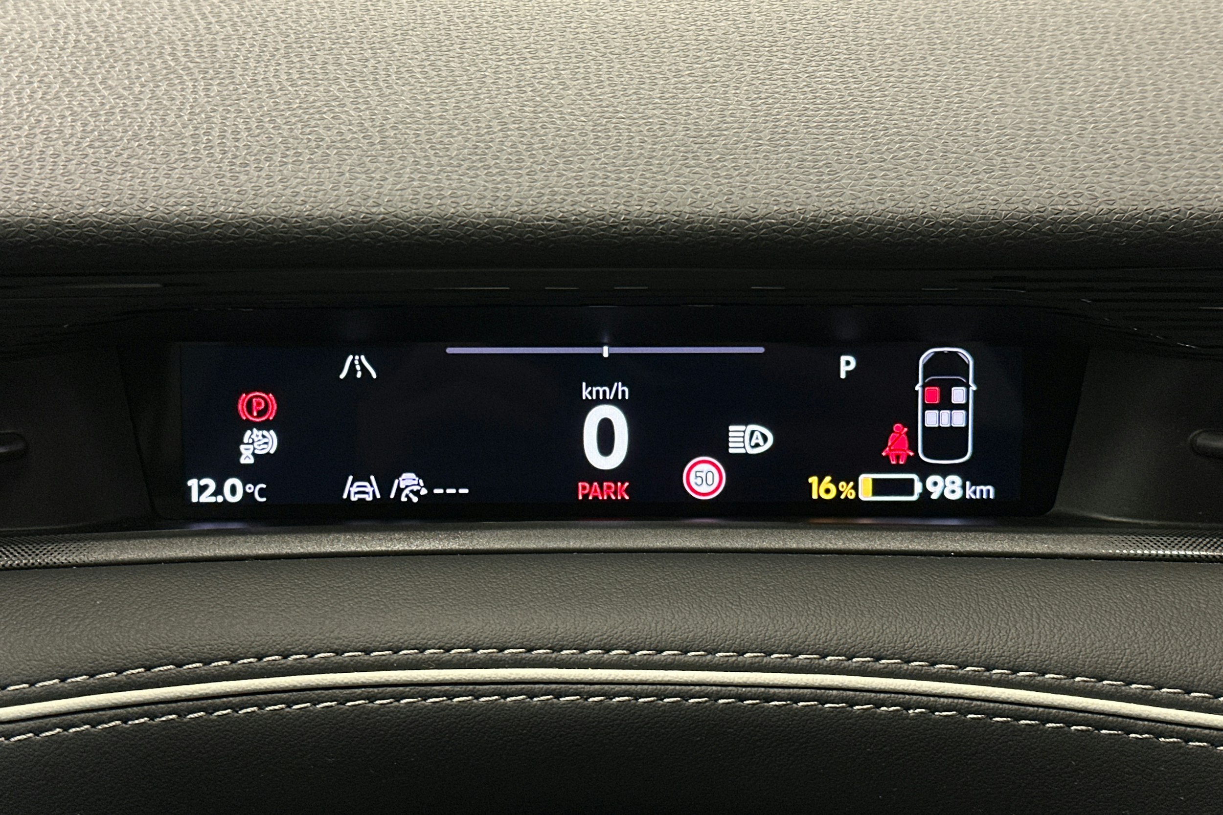 punainen Volkswagen ID.7 2025 kuva 24.