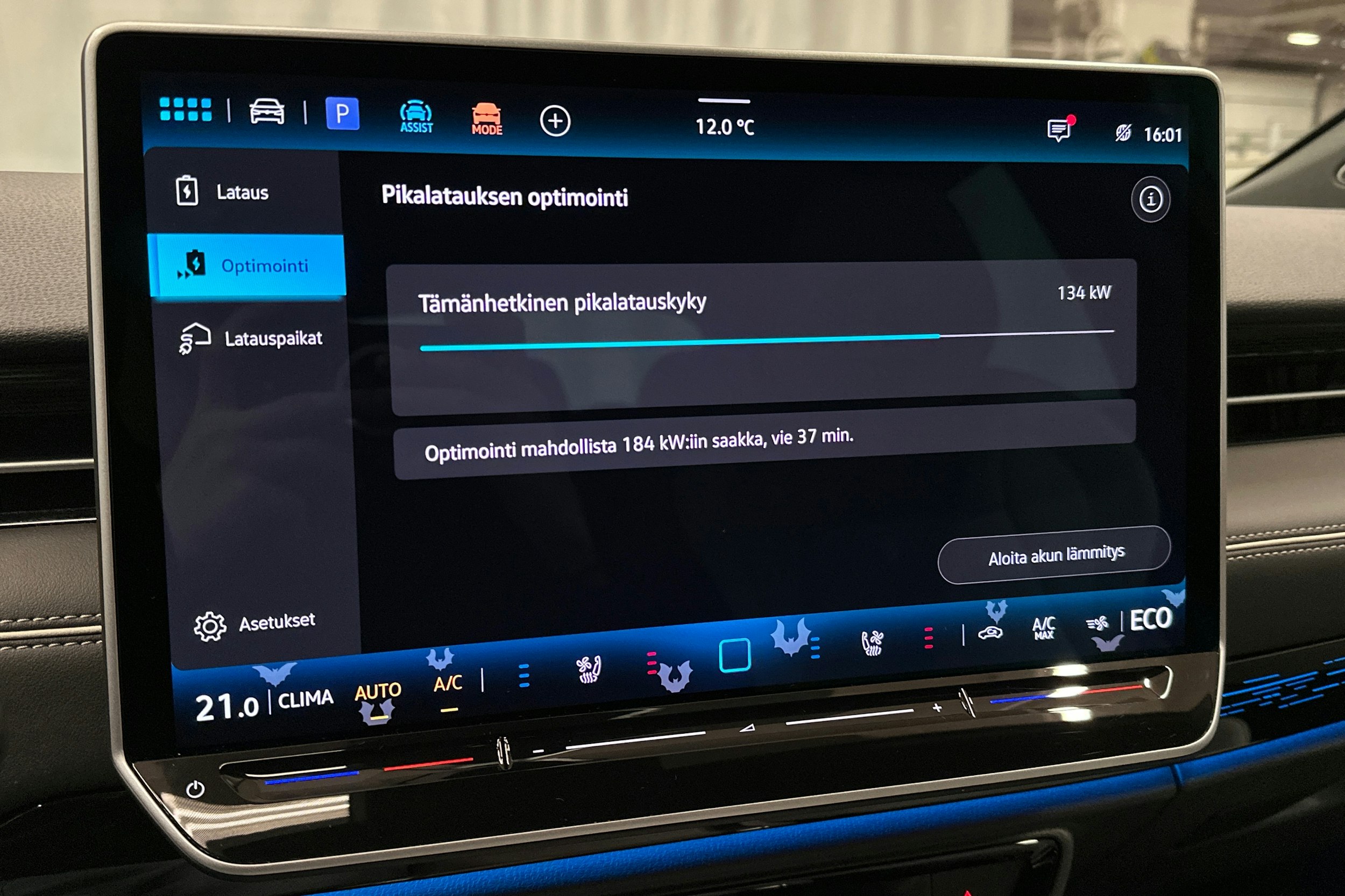 punainen Volkswagen ID.7 2025 kuva 28.