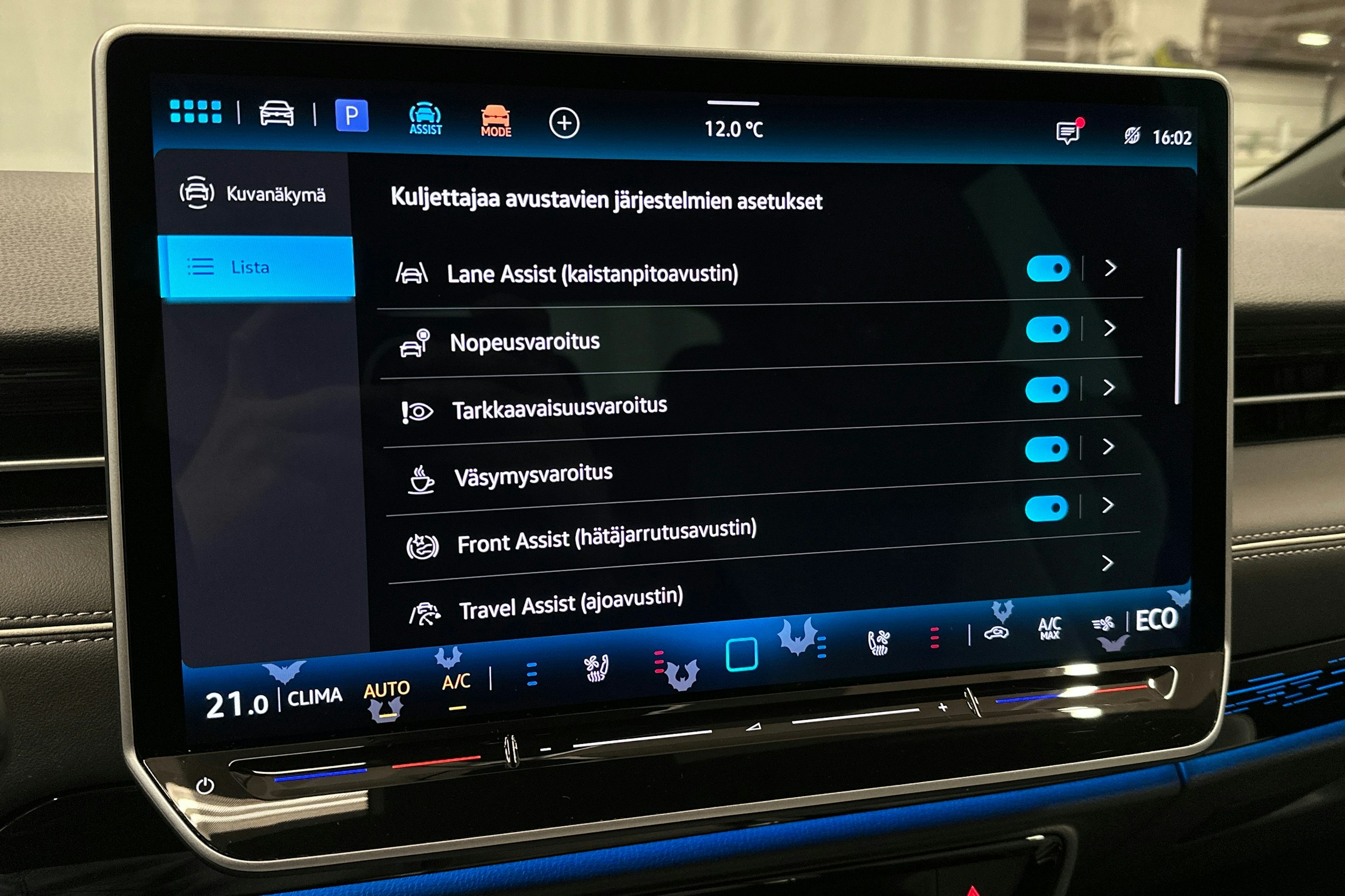 punainen Volkswagen ID.7 2025 kuva 33.