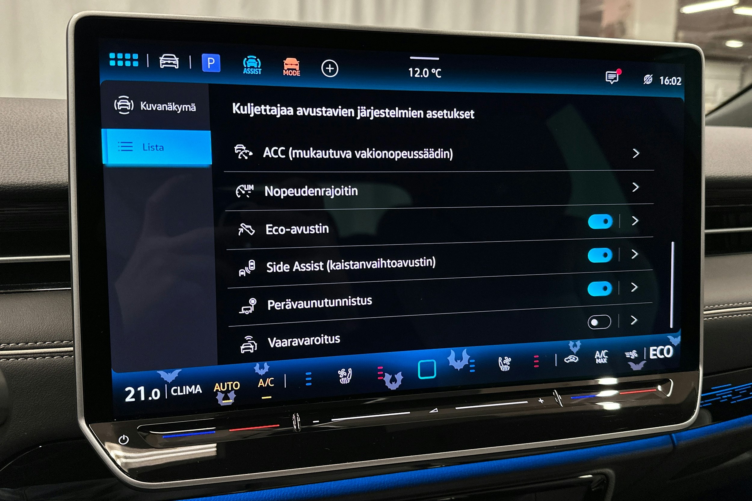 punainen Volkswagen ID.7 2025 kuva 34.