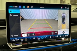 punainen Volkswagen ID.7 2025 kuva 35.