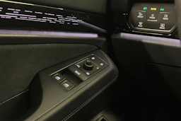 sininen Volkswagen ID.7 2025 kuva 34.