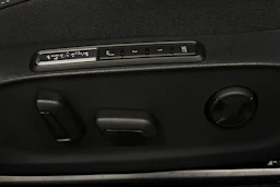 sininen Volkswagen ID.7 2025 kuva 21.