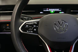 punainen Volkswagen ID.7 2025 kuva 15.