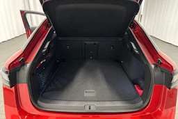 punainen Volkswagen ID.7 2025 kuva 43.