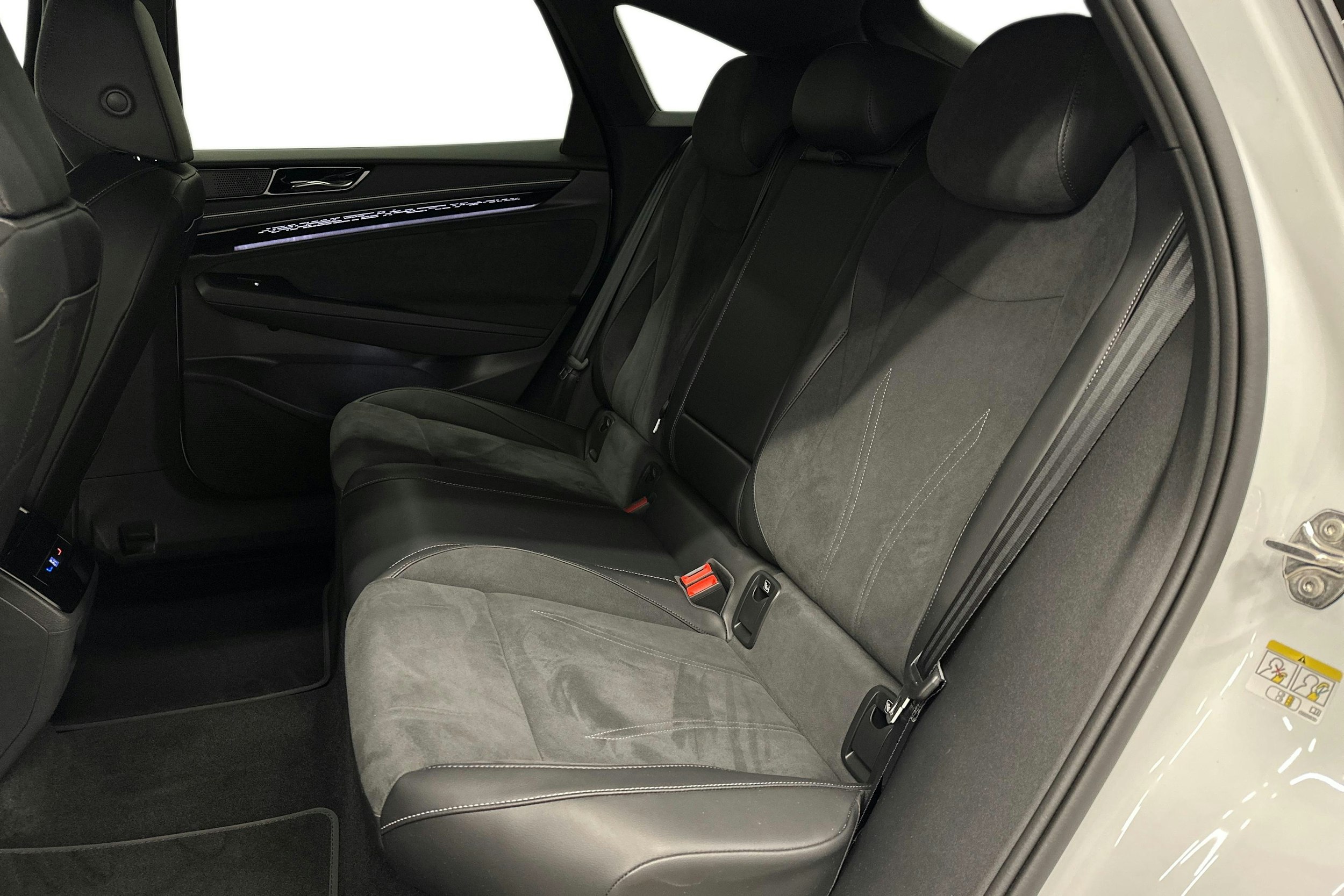 valkoinen Volkswagen ID.7 2025 kuva 10.