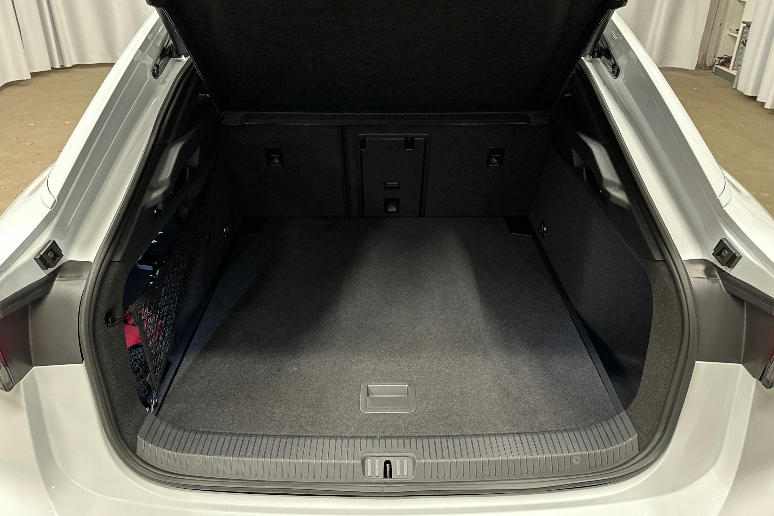 valkoinen Volkswagen ID.7 2025 kuva 14.