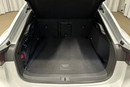 valkoinen Volkswagen ID.7 2025 kuva 14.