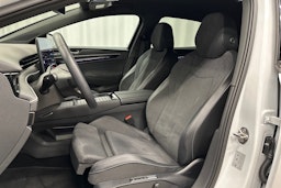 valkoinen Volkswagen ID.7 2025 kuva 17.