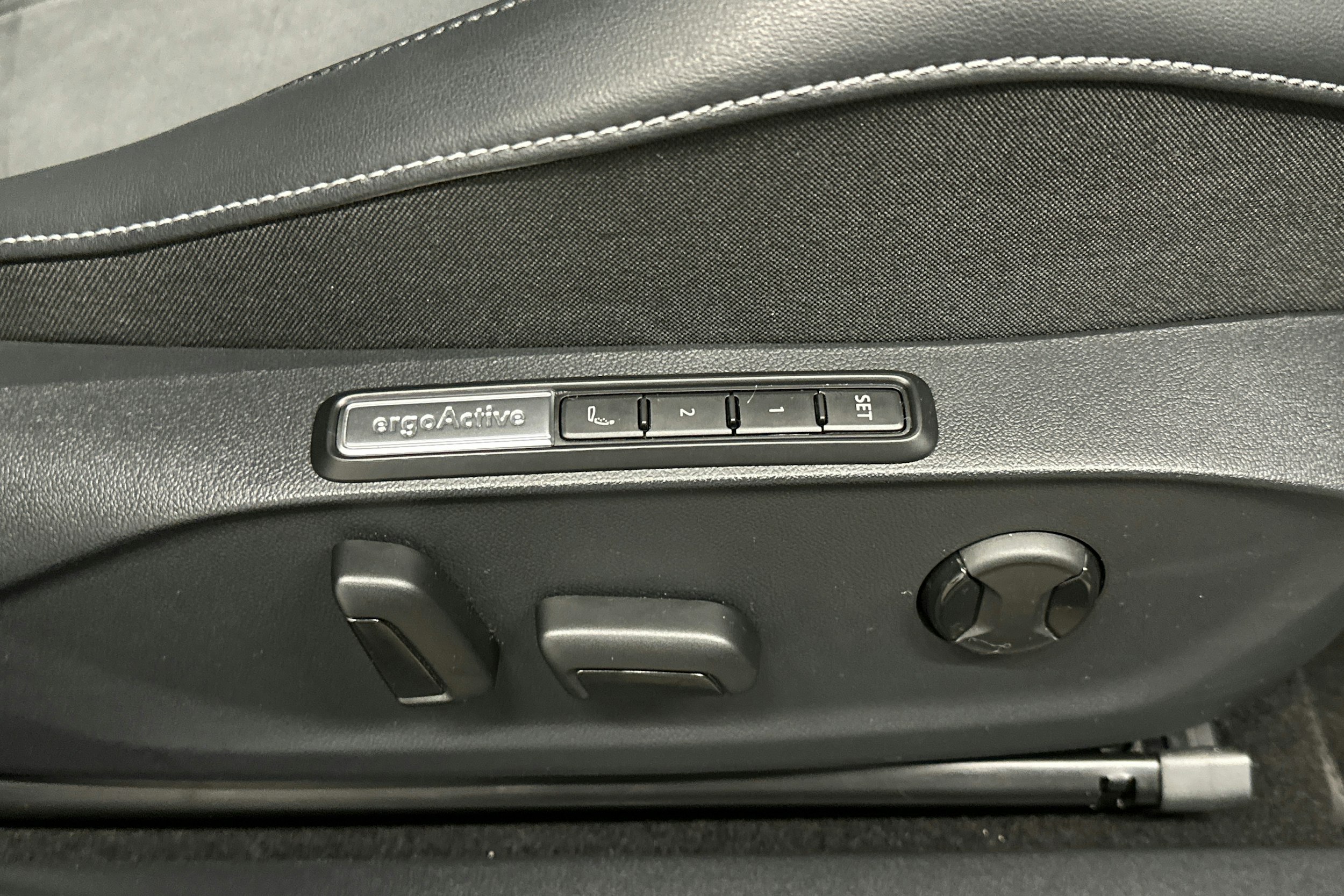 valkoinen Volkswagen ID.7 2025 kuva 19.