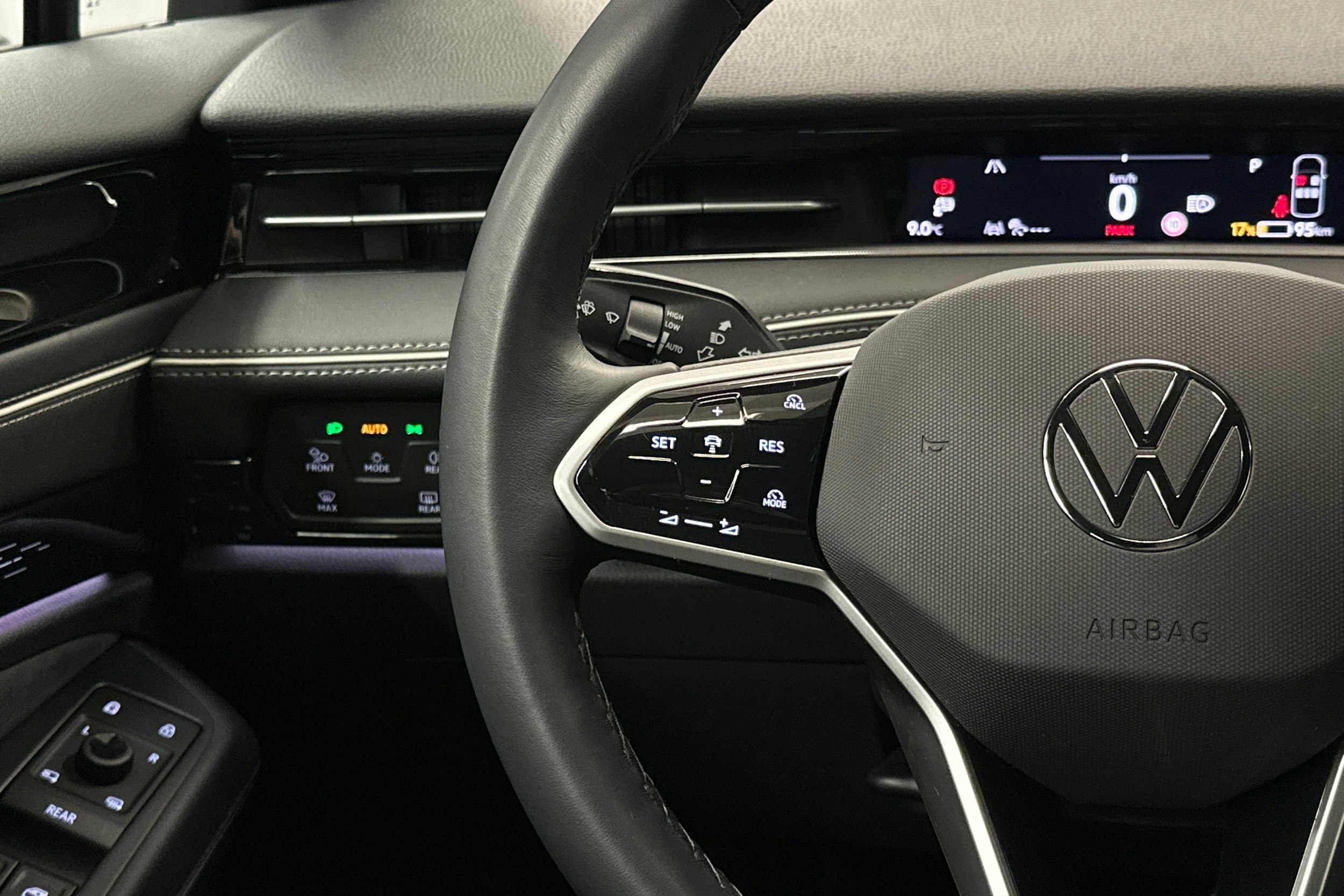 valkoinen Volkswagen ID.7 2025 kuva 21.