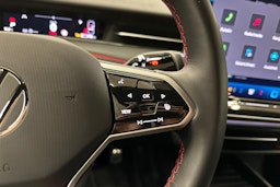 punainen Volkswagen ID.7 2025 kuva 15.