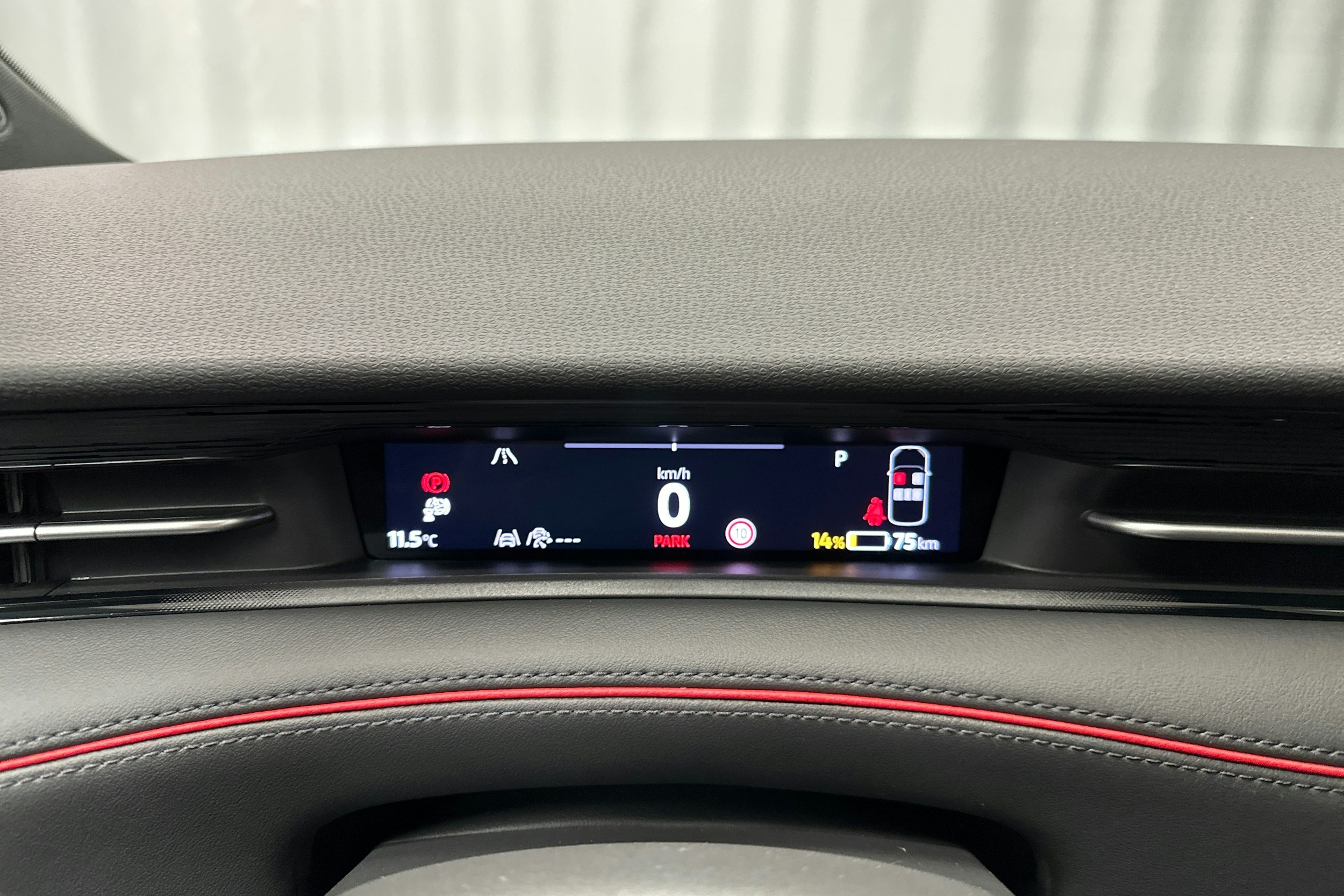 punainen Volkswagen ID.7 2025 kuva 16.