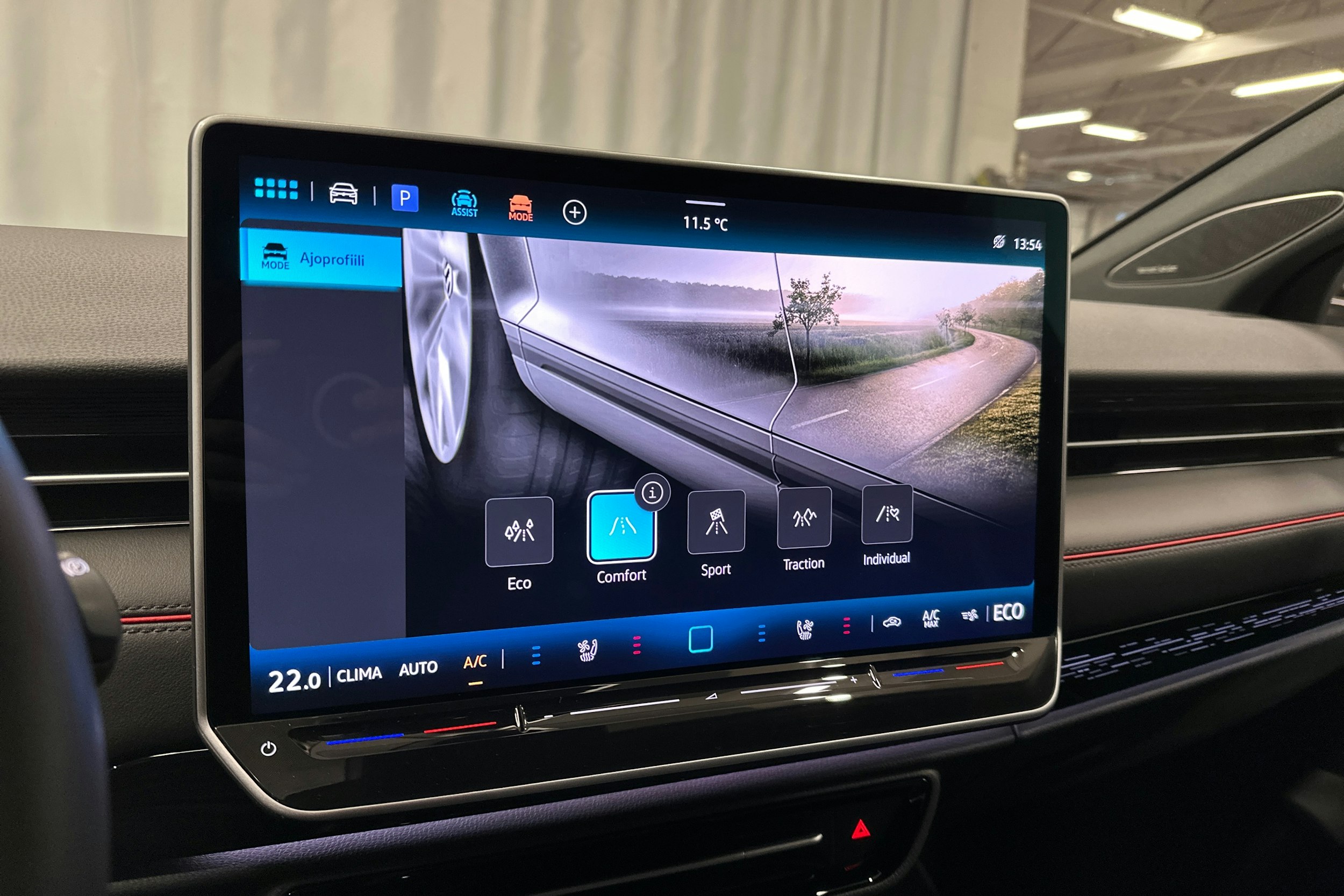 punainen Volkswagen ID.7 2025 kuva 21.