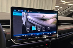 punainen Volkswagen ID.7 2025 kuva 21.