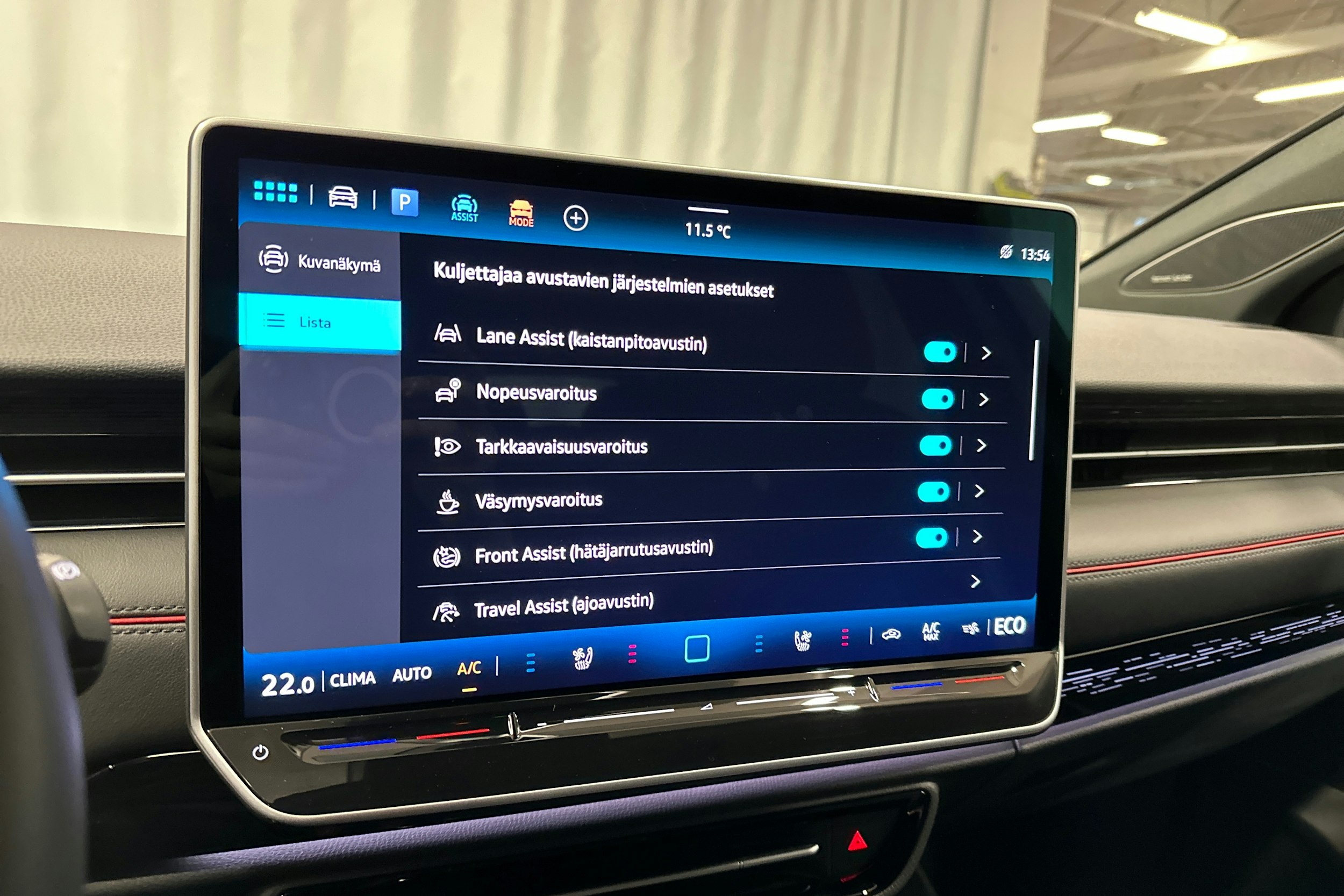 punainen Volkswagen ID.7 2025 kuva 22.