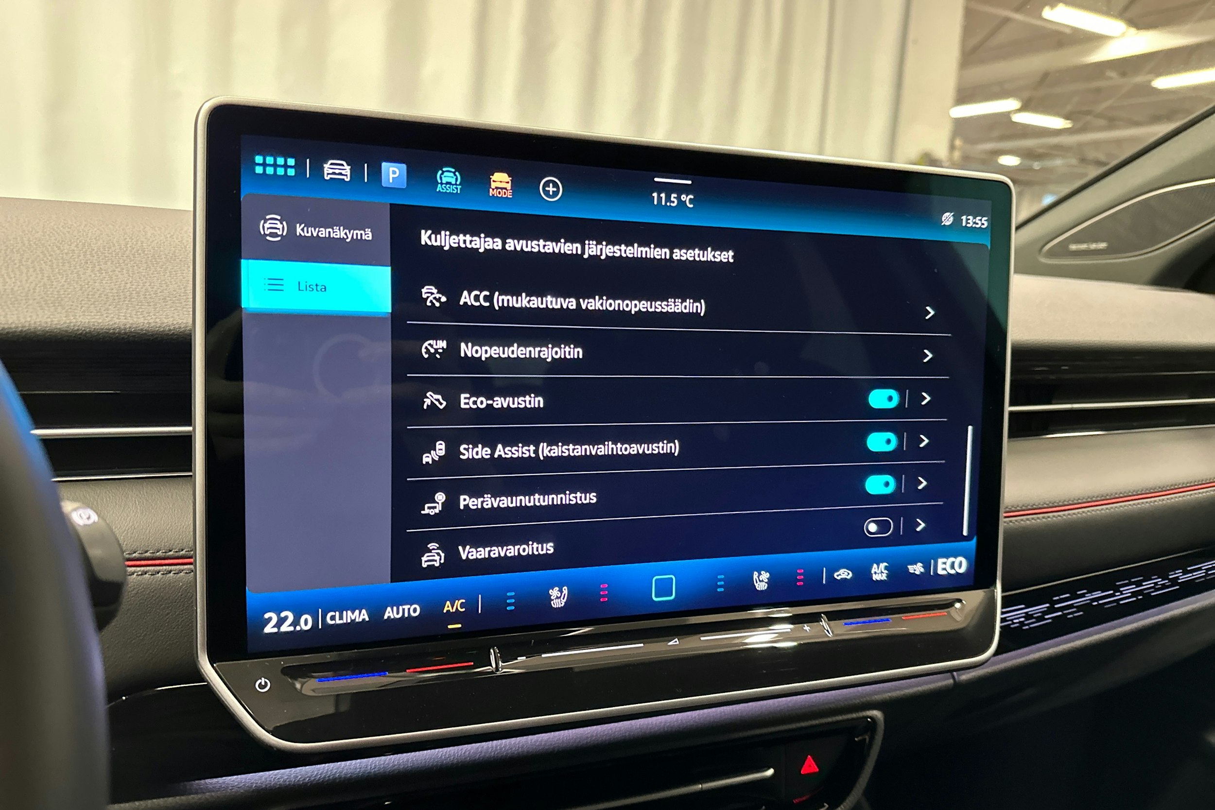 punainen Volkswagen ID.7 2025 kuva 23.