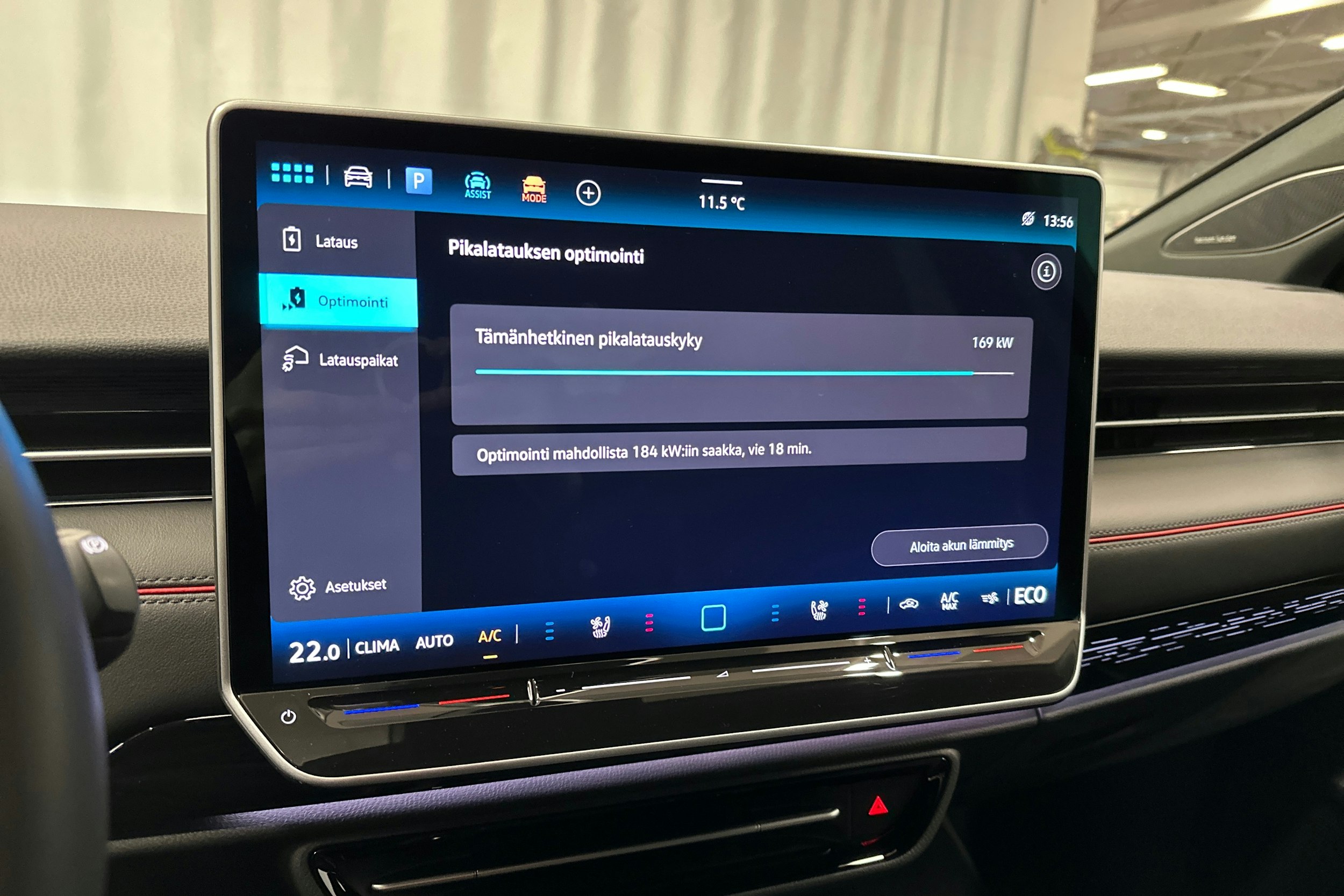 punainen Volkswagen ID.7 2025 kuva 25.