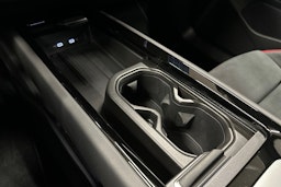 punainen Volkswagen ID.7 2025 kuva 27.