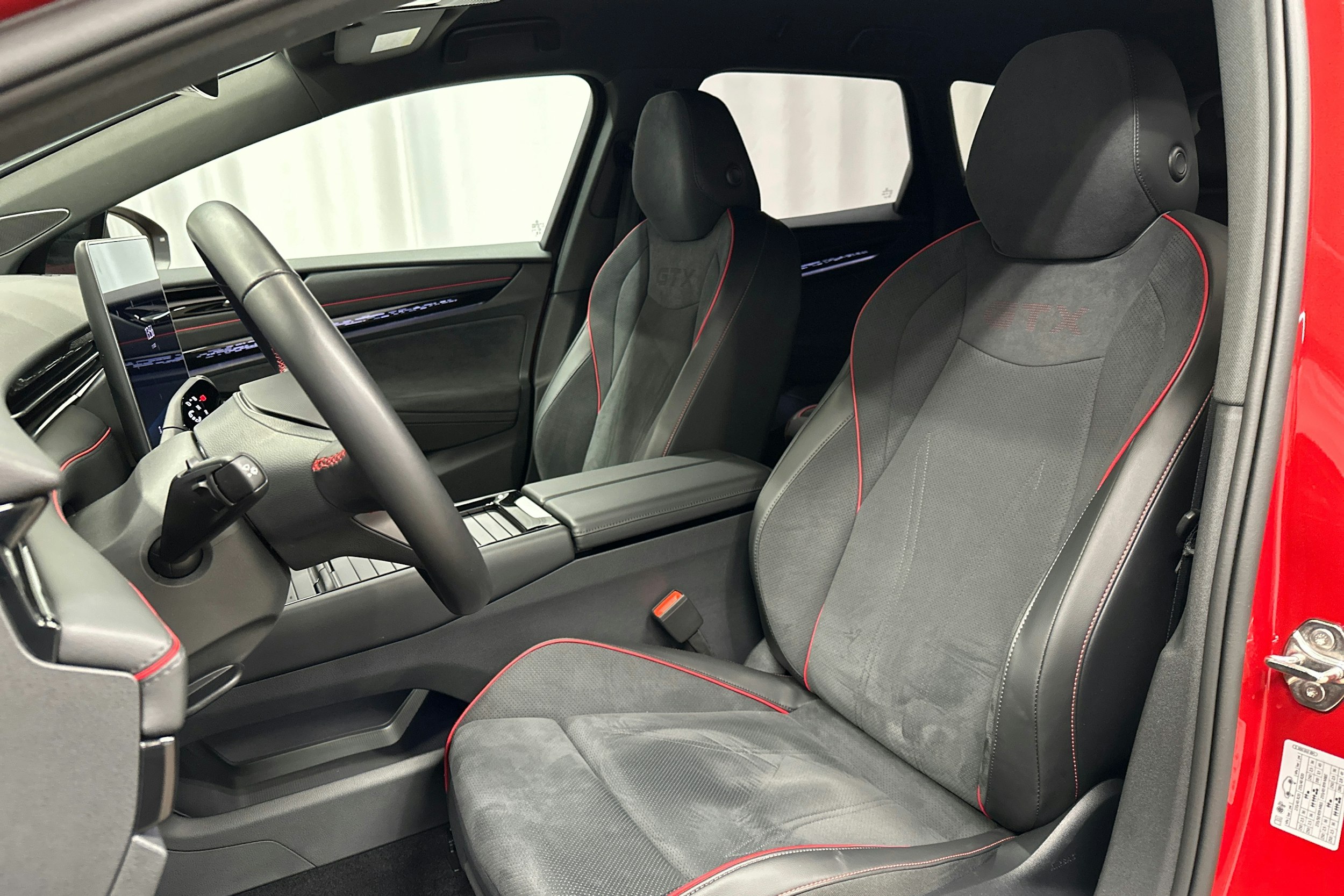 punainen Volkswagen ID.7 2025 kuva 28.