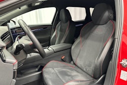 punainen Volkswagen ID.7 2025 kuva 28.