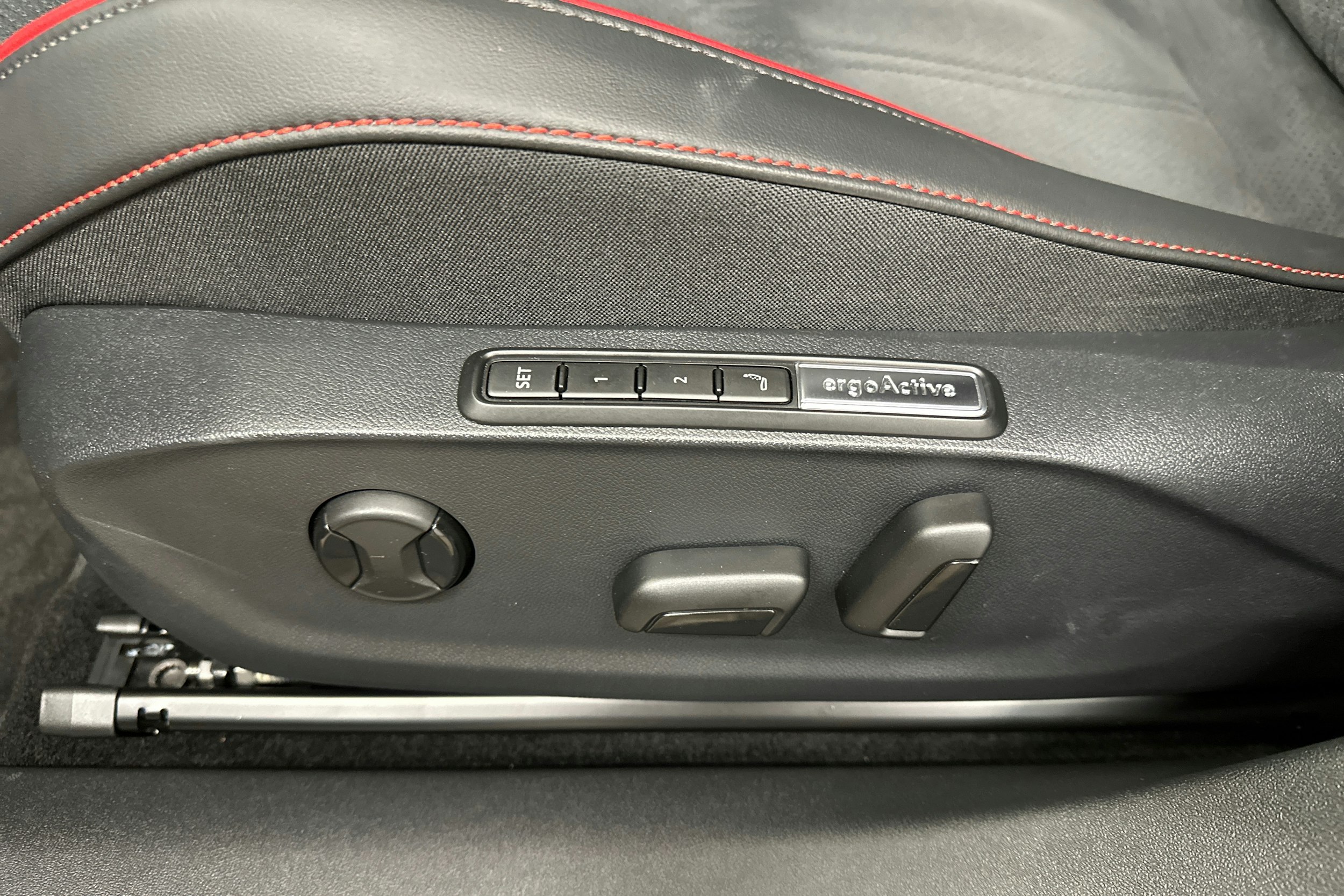 punainen Volkswagen ID.7 2025 kuva 29.