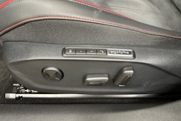 punainen Volkswagen ID.7 2025 kuva 29.