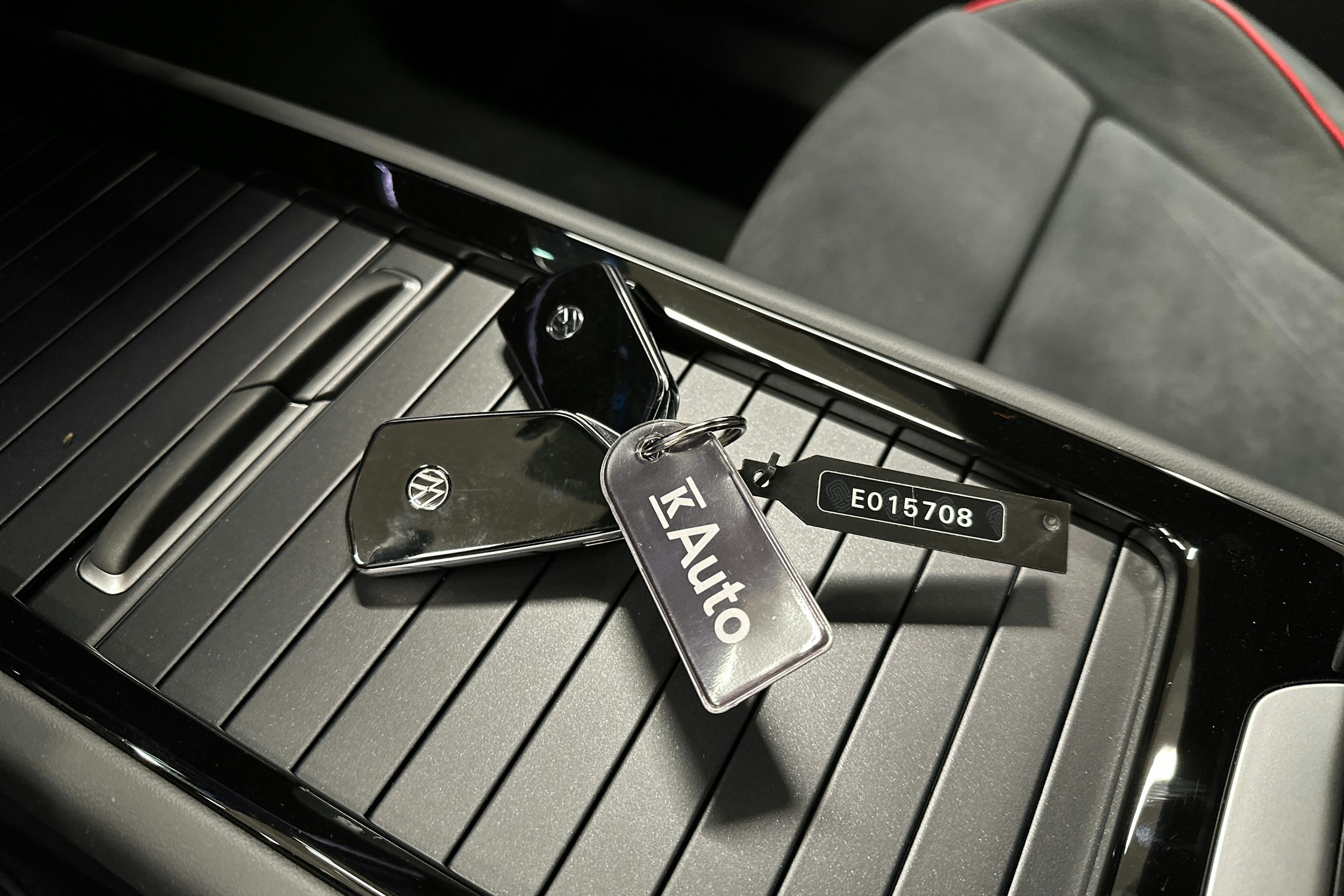 punainen Volkswagen ID.7 2025 kuva 35.