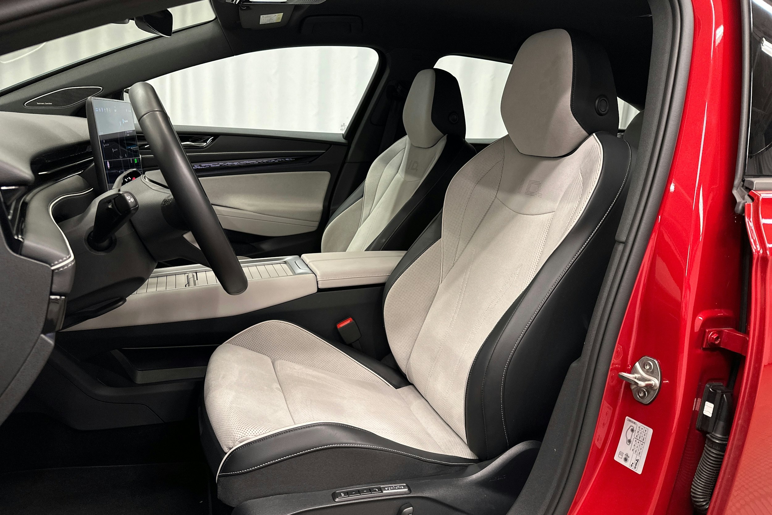 punainen Volkswagen ID.7 2025 kuva 16.