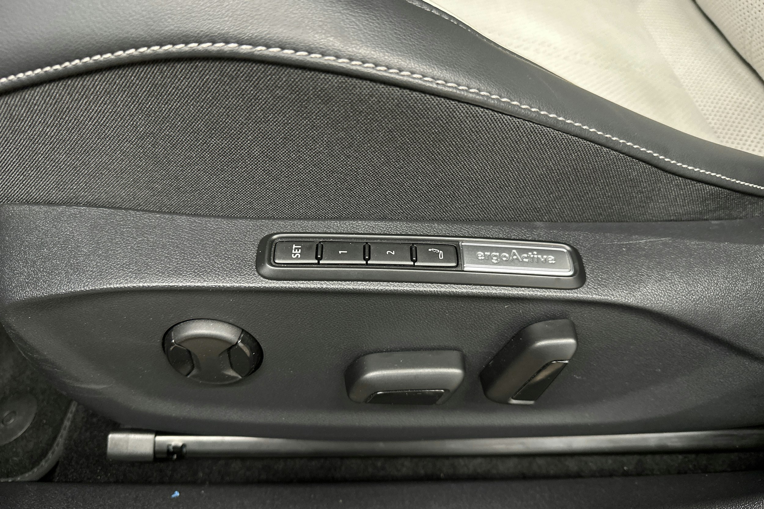 punainen Volkswagen ID.7 2025 kuva 17.