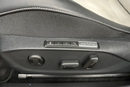 punainen Volkswagen ID.7 2025 kuva 17.