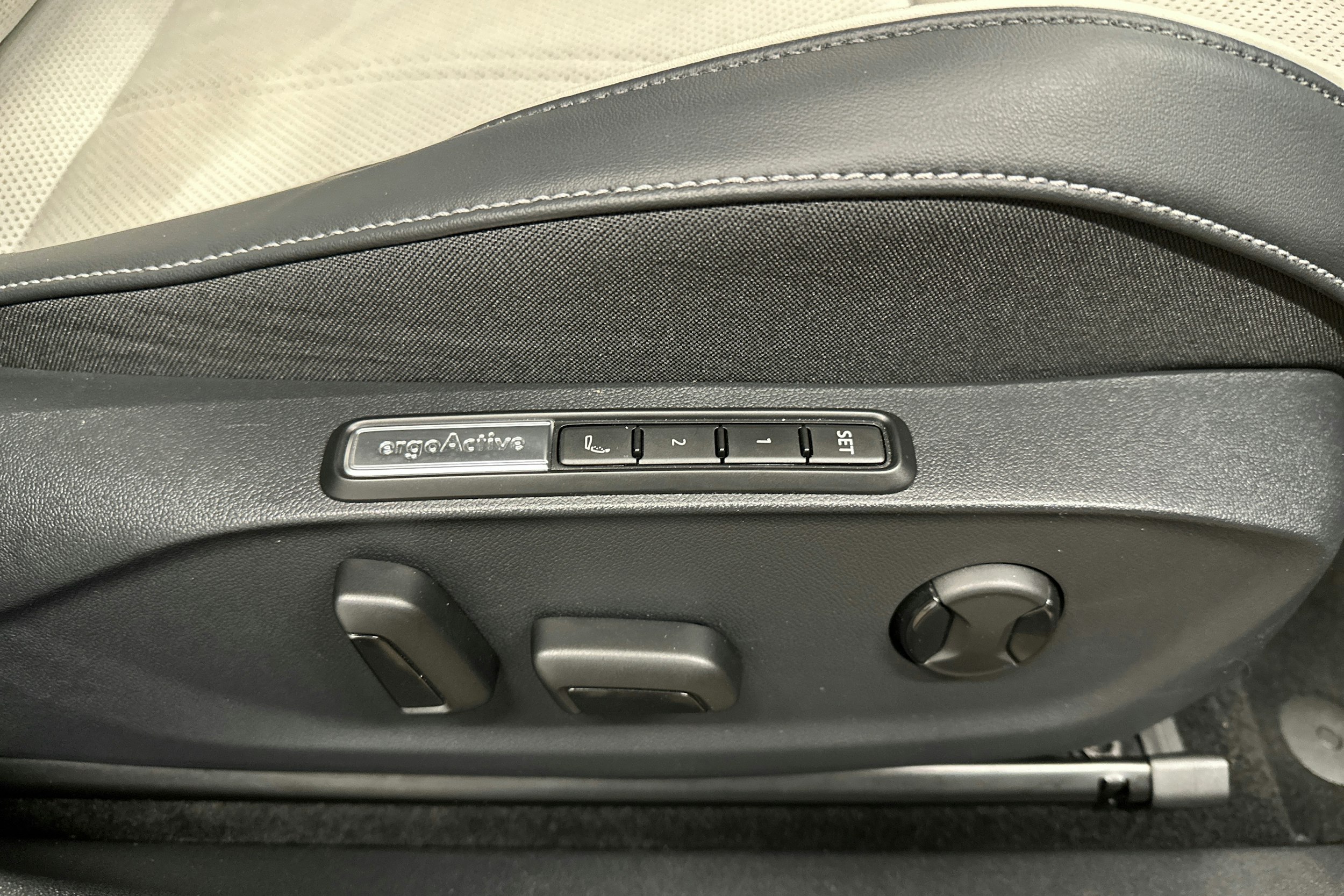 punainen Volkswagen ID.7 2025 kuva 18.